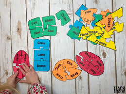 Rhyming puzzles find words that rhyme with the word light. Fox In Socks Rhyming Word Puzzles Teach Beside Me