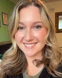 Alexis Walsh's Instagram, Twitter & Facebook