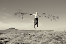 Now Here Photo Hazel Flew By Laurence Winram Photographie Surrealisme Photos