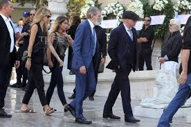 Η σπάνια εμφάνιση του ζευγαριού. Xrysh Bardinogiannh Me Ton Patera Ths Giwrgo Bardinogiannh Sthn Khdeia Toy Swkrath Kokkalh Jr