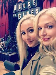 Julia Burrows (@atjuliaburrows)