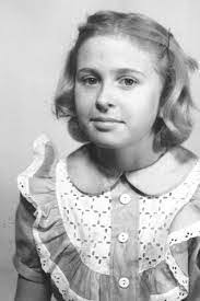 Sondra Carlson's Instagram, Twitter & Facebook