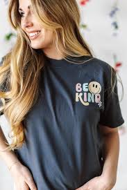 Sea amable bolsillo en el frente con y tenga un buen día en la espalda