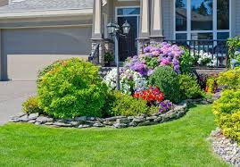 The westhampton signature 89 lamp post lets you illuminate your backyard or garden with the light of lanterns. 65 Best Front Yard Landscaping Ideas Garden Designs 2021 Guide