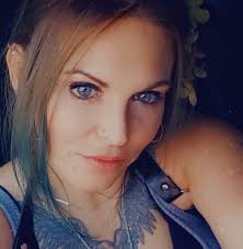 🔥POLL TIME🔥 Which tattoos do you prefer to get: blackwork or full color?  🖋️ Comment down below!👇