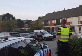 Jun 27, 2021 · de politie heeft vanochtend waarschuwingsschoten gelost na een vermeende schietpartij in de leeuwerikenstraat in goes. Politie Bevestigt Vier Doden Bij Heftige Schietpartij In Dordrecht Indebuurt Dordrecht