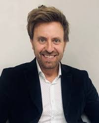 Linda Kriesel's Instagram, Twitter & Facebook