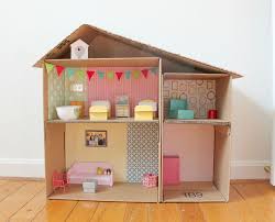 Kinderspiele Bastelideen Puppenhaus Pappe Verpackungspapier Barbie Haus Mobel Karton Puppenhaus Bastelideen