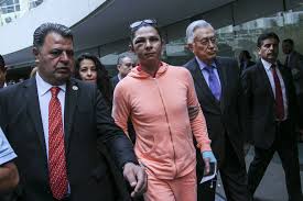 20 years later, he has to go back to his home country as the new heir of his family's cartel. Pablo Hiriart Ana Gabriela La Gota Que Derrama El Vaso