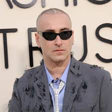 Must Read: Watch Gigi and Zayn Smooch for 'Vogue,' FLOTUS Graces the Cover  of 'Seventeen'