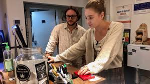 Now that several more states have made marijuana legal to use, either recreationally or medicinally, many people are wondering where they can take their weed and specifically whether it's legal to fly with the drug. Thc Vapes Marijuana Pen Sales Tank After Health Scare Deaths