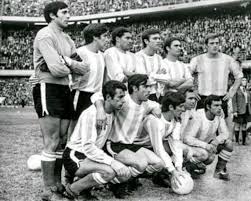 Un 24 de agosto, pero de 1969, Argentina le ganó 1 a 0 a Bolivia por  Eliminatorias en la Bombonera. El gol lo hizo Rafael Albrecht. El técnico  Adolfo Pedernera alineó ese