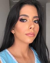 Miren este maquillaje social en tonos morados con pigmento dorado 😍😍 toda  una belleza. Para este look utilicé una sola paleta para completar este  look 😍 recuerden que solo necesitan jugar con