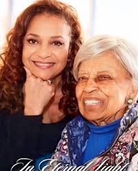 Viola Davis just got her first-ever wax figure at Madame Tussauds  Hollywood, and it's pure excellence! Viola's hope for fans when they meet  her wax figure is to feel seen, just like