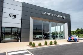 Alucobond Europe Create The Difference The New Dealership Of Vpe Pontoise Jaguar Car Showroom Architecture Facade Design Exterior Design