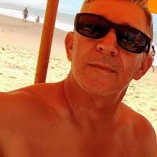 Pensa num cara super, Super, SUPER! @hevertonfutebol é colega, irmão,  amigão, dono de ideias criativas/doidas/sensacionais. Profissional da  comunicação pesado, dos bons, raiz! Ontem foi o dia dele, mas, reconhecer o  talento da