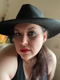 Amanda Marble's Instagram, Twitter & Facebook