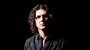 En un principio, conformada por saúl hernández (guitarra y voz), alfonso andré (batería), sabo romo (bajo) y diego herrera (teclado y saxofón). Cumpleanos Saul Hernandez Caifanes Jaguares Rock Peperina Revista Rock Heavy Metal Hard Rock Punk Grunge