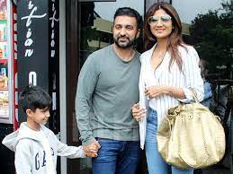 Finally their wait ends who were curious to know the name of shilpa shetty and raj kundra's son. Shilpa Shetty Looks All Happy As She Steps Out With Husband Raj Kundra And Son Viaan Raj Kundra Filmfare Com