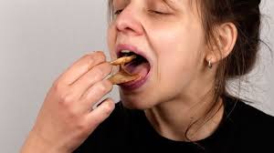 How to Eat Chicken Wings: 12 Steps (with Pictures)