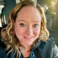 Lynn Bohn's Instagram, Twitter & Facebook