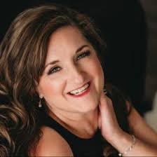 Diane Standish's Instagram, Twitter & Facebook