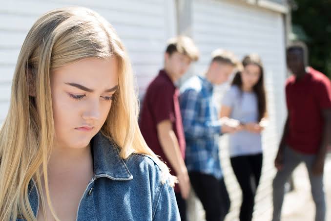 How to Get Over a Friendship Breakup | Evolve Treatment