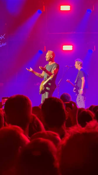  ̀ Il n'a pas l'habitude de regarder derrière lui mais avec la tournée « STING 3.0 », qui fait escale à Marciac, @theofficialsting jette un