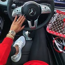Epingle Par Inayasm Sur Interieurs De Voiture Style De Vie Luxe Voitures De Luxe Mode De Luxe