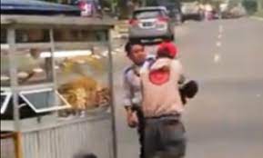 Pegawai kementerian tidak hanya menerima gaji saja, tetapi ada juga berbagai jenus tunjangan yang diberikan oleh pemerintah. Video Oknum Dishub Kab Bandung Pukul Pak Ogah Viral Di Medsos Soreangonline Com