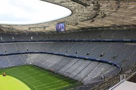 Allianz arena ʔaˈli̯ants ʔaˌʁeːnaː is a football stadium in munich, bavaria, germany with a 75,000 seating capacity. Sudkurve Allianz Arena So Funktionieren Die Neuen Klappsitze Fc Bayern