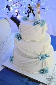 White And Blue Wedding Cake With Flowers And Music Notes Gateau De Mariage Bleu Et Blanc Avec Fleurs Et Notes D Music Wedding Cakes Wedding Cakes Cake Design