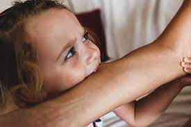 How To Stop Toddlers From Hitting And Biting - Momlovesbest