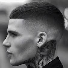 Mais ce n'est qu'il y a quelques années que le dégradé a commencé à être utilisé dans d'autres pays et complètement adopté. Coupe De Cheveux Tendance Pour Hommes Guidelook Fr
