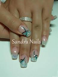 Jsou krásné, působí upraveným dojmem, můžou být v nejrůznějších barvách, ozdobené kamínky či třpytivým práškem. 450 Francie Ideas In 2021 Nehty Gelove Nehty Francouzska Manikura