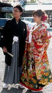 As a result, young people make kimonos out of modern fabrics and mix flashy colors with unconventional. Japanese Clothing Wikipedia
