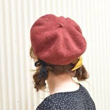 ベレー帽 を使ったおすすめヘアアレンジ 一段と可愛くなれる 4meee 帽子 ヘアアレンジ ヘアアレンジ ヘアスタイリング