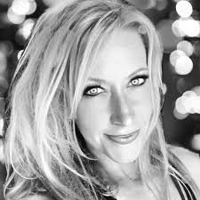 What are some good boarding facilities for dogs near East Aurora?