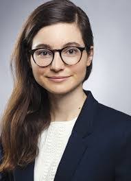 Laura Henze's Instagram, Twitter & Facebook