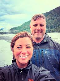 𝐒𝐔𝐑𝐏𝐑𝐈𝐒𝐄!!! 𝙋𝙖𝙘𝙠 𝙮𝙤𝙪𝙧 𝙗𝙖𝙜𝙨! 𝙄𝙩'𝙨 𝙩𝙞𝙢𝙚 𝙛𝙤𝙧 𝙖  𝙈𝙤𝙢 𝘾𝙤𝙢𝙨 𝙑𝙖𝙘𝙖𝙩𝙞𝙤𝙣 🏝️ It was supposed to be the annual mom's  getaway to relax, recharge, and have fun. The women deserved it, obviously,