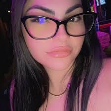 Ellen Gonzalez (@ellencitaofficial) • Threads, Say more