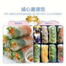 越南春捲 材料： （8個） 米紙（越南春捲皮）8張，結球萵苣菜葉（lettuce）8片，，九層塔（thai basil） （basil）3~4株，薄荷（mint）4株，細蔥3支，（帶骨）雞胸肉1塊，蝦24隻，米粉或綠豆芽1杯。 調味料： 魚露2大匙，檸檬汁1.5大匙，水2大匙，糖1大匙，花生（或花生粉）2大匙。 è¶Šå—æ˜¥å·å¯Œæœ‰è¥å…»çš„è¶Šå—æ˜¥å· Kids Fun Baking House å­©å­å°±æ˜¯çˆ±çƒ˜ç„™ Facebook
