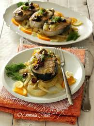 Il salmone al forno è un secondo piatto a base di pesce ideale per ogni occasione, una ricetta insaporire il vostro salmone. Palamita Con Olive E Finocchi In Salsa Di Agrumi