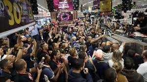 Öffnungszeiten media markt, übersicht mit öffnungszeiten, verkaufsoffenen sonntagen und verkaufsoffenen abenden aller filialen von media auf dieser seite finden sie eine übersicht mit öffnungszeiten von media markt. Ps5 Media Markt Kassiert Shitstorm Wegen Lieferzeit Doch Sony Macht Den Kunden Hoffnung Verbraucher