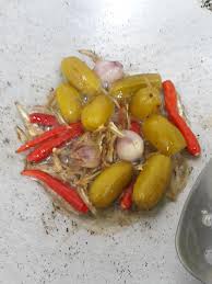 Kita semua kena akur, bukan mudah nak masak sambal nasi lemak yang sedap kan. Koleksi Resipi Sambal Tumbuk Kampung Paling Sedap Makan Dengan Ulam