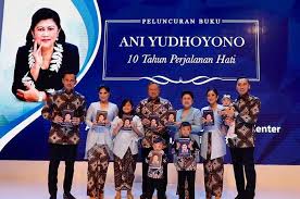 Ibu adalah orang yang melahirkan kita ke dunia. Luncurkan Biografi Ani Yudhoyono Rahasia Saat Jadi Ibu Negara Semua Halaman Nova