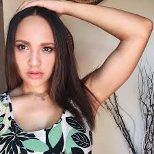 Carlyn Wells (@completely_carlyn) • Instagram photos and videos