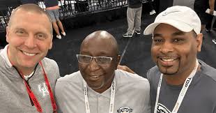 4-Point Play: Mark Pope hangs out with Kentucky royalty while Brad Calipari  hits recruiting trail