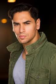 Damien Perry's Instagram, Twitter & Facebook