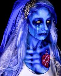 🪓👰🏻Throwback Time! I would like to take a moment to honor Constance  Hatchaway, my favorite among the brides of the Haunted Mansion. This  particular look is one of my favorites I've ever